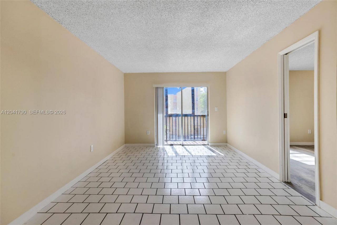 4805 NW 7th St, Unit 302-15, Miami, FL 33126 Photo