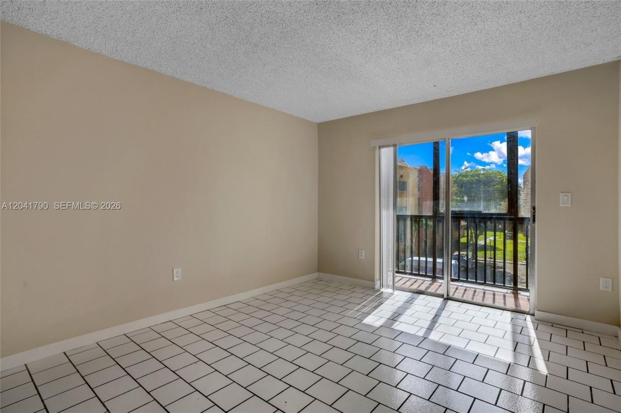 4805 NW 7th St, Unit 302-15, Miami, FL 33126 Photo