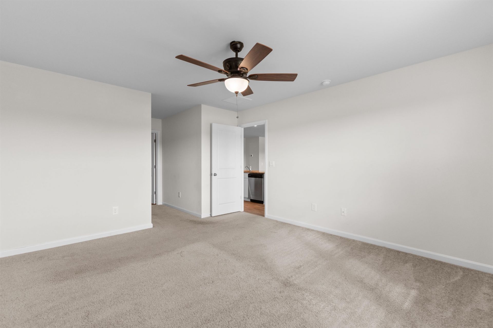 561 Woodland Farms Circle Photo 17