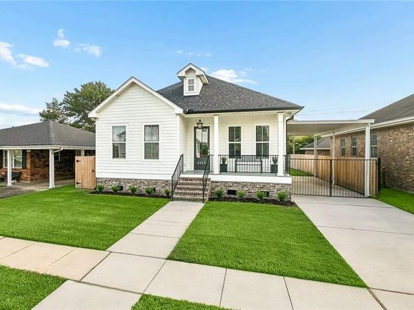 8433 COLONEL Drive, Chalmette, LA 70043