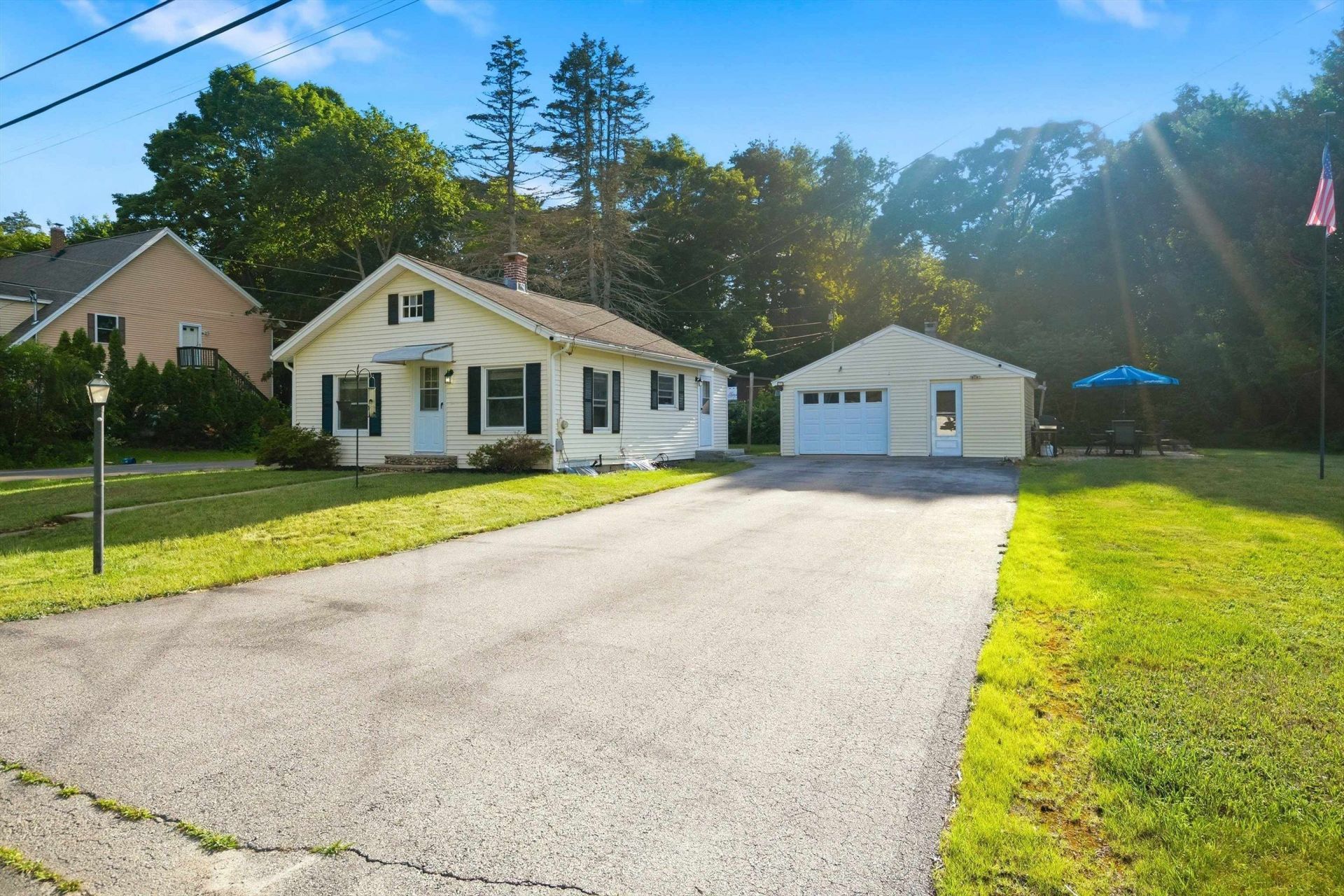 31 Hillside Avenue, Derry, NH 03038 Main Photo