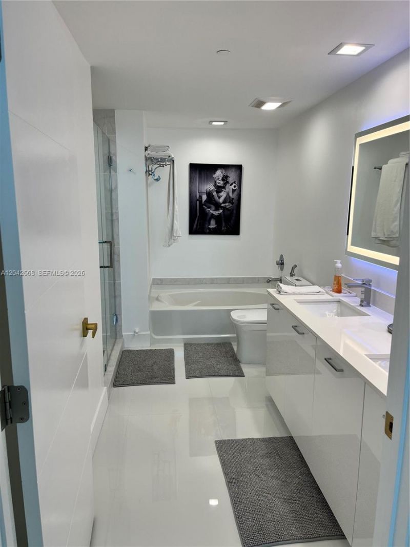 951 Brickell Ave, Unit 2704, Miami, FL 33131 Photo