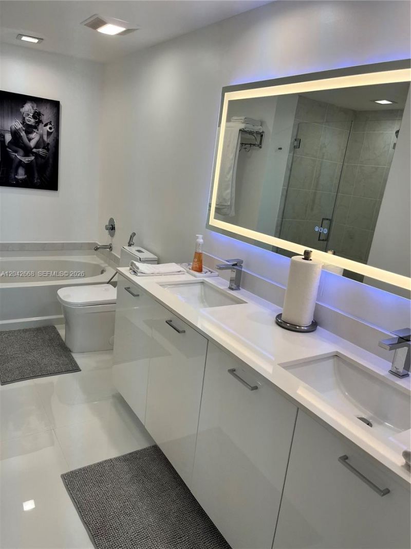 951 Brickell Ave, Unit 2704, Miami, FL 33131 Photo