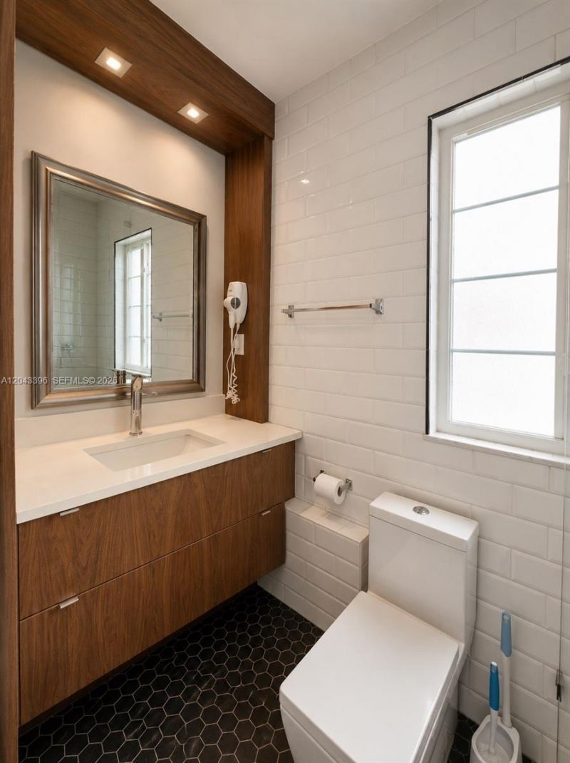 3025 Indian Creek Dr , Unit 108, Miami Beach, FL 33140 Photo