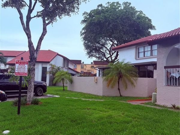 9909 NW 9th St Cir, Unit 4-3, Miami, FL 33172