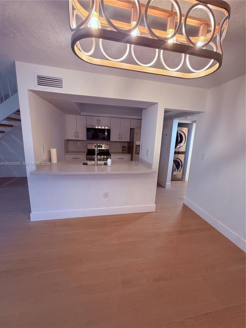 9909 NW 9th St Cir, Unit 4-3, Miami, FL 33172 Photo