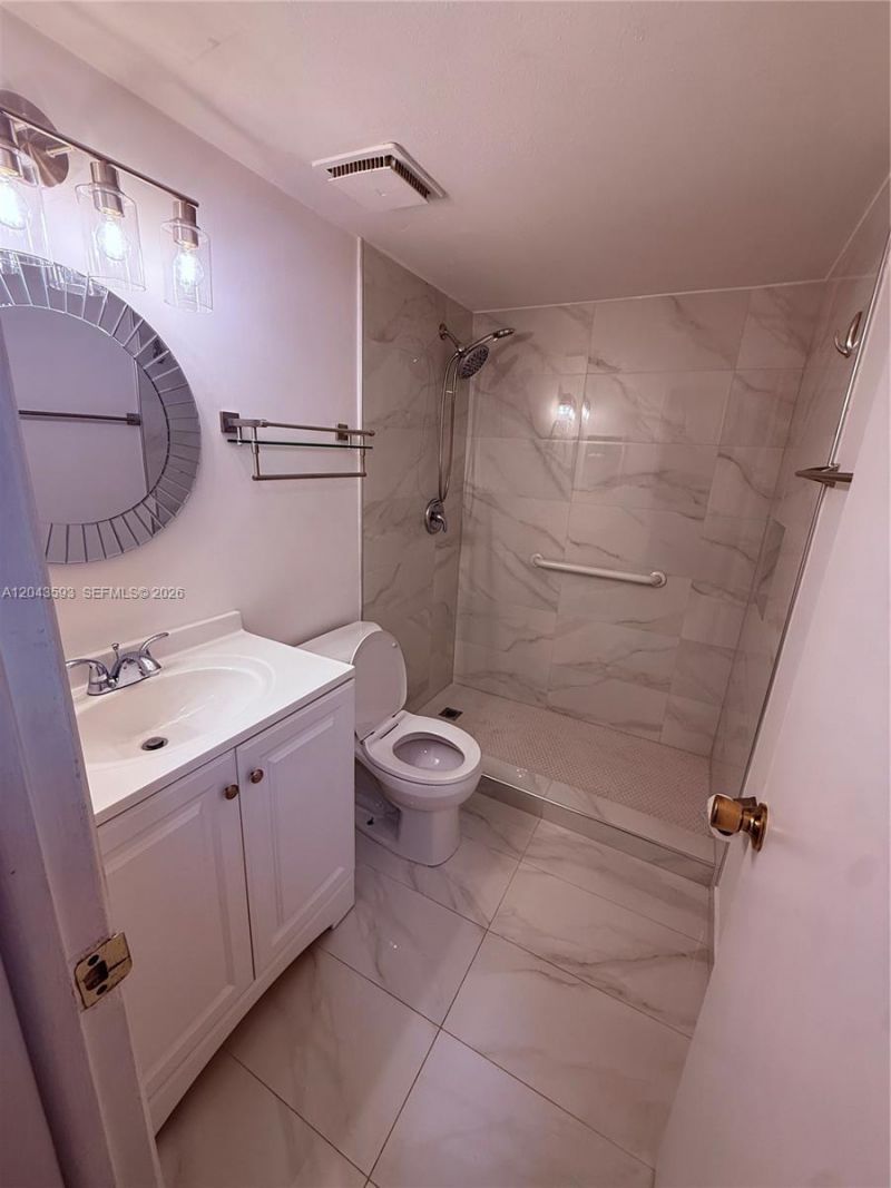9909 NW 9th St Cir, Unit 4-3, Miami, FL 33172 Photo