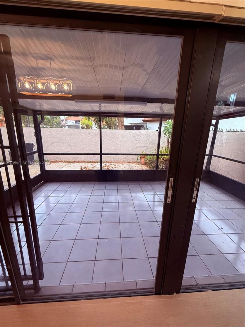 9909 NW 9th St Cir, Unit 4-3, Miami, FL 33172 Photo