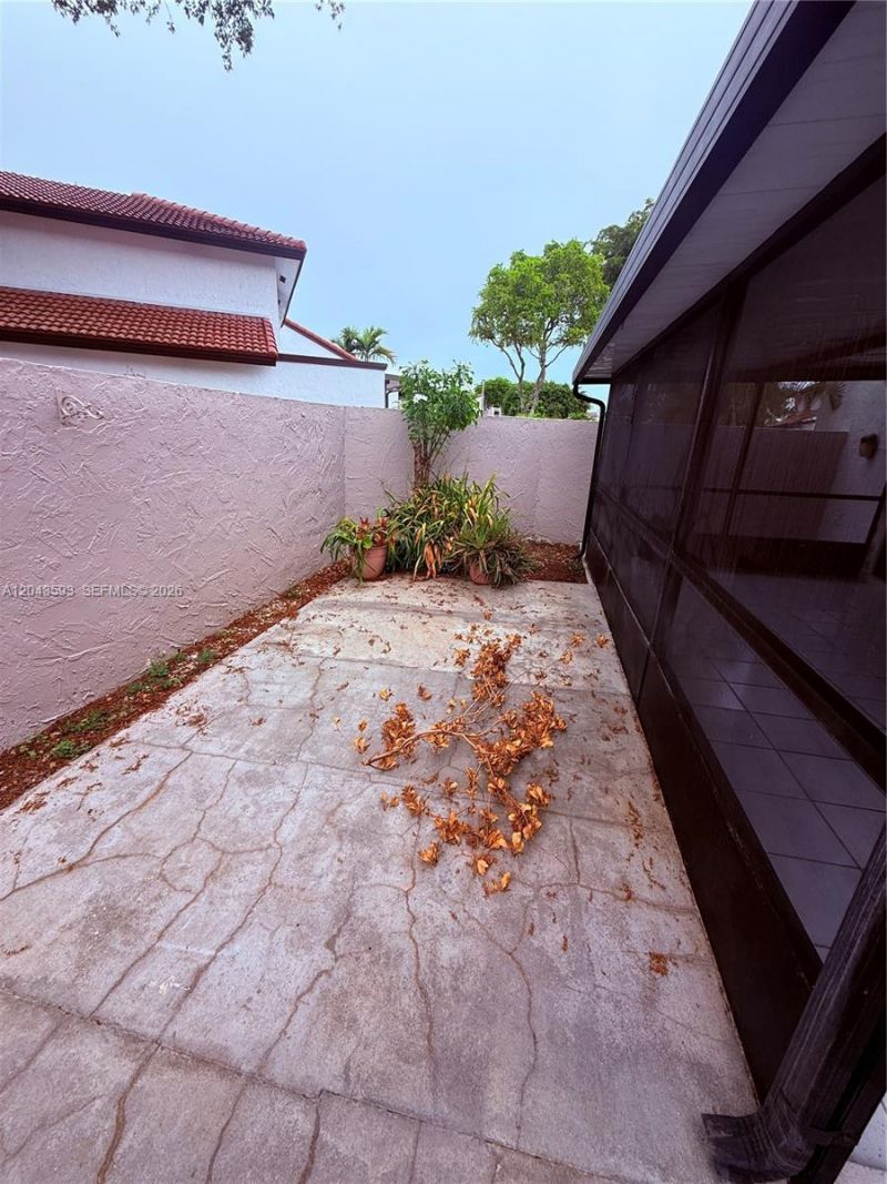9909 NW 9th St Cir, Unit 4-3, Miami, FL 33172 Photo