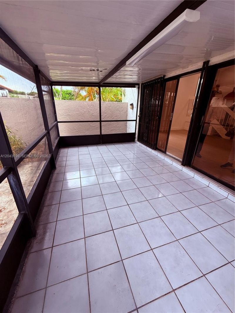 9909 NW 9th St Cir, Unit 4-3, Miami, FL 33172 Photo