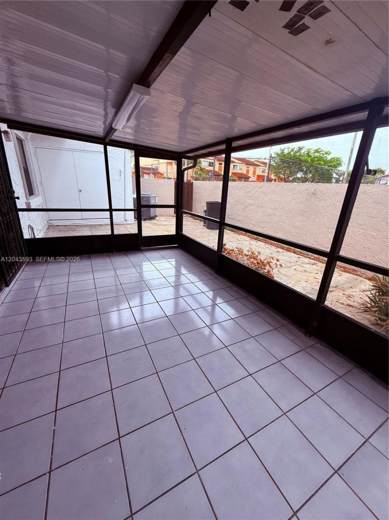 9909 NW 9th St Cir, Unit 4-3, Miami, FL 33172 Photo