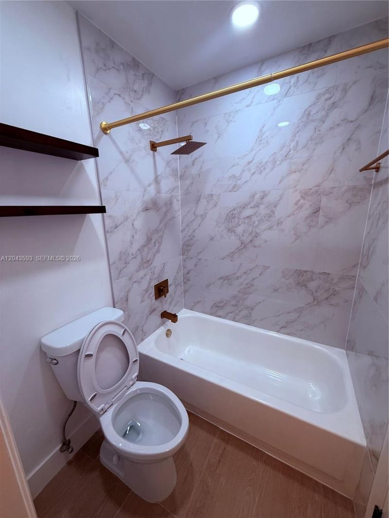 9909 NW 9th St Cir, Unit 4-3, Miami, FL 33172 Photo
