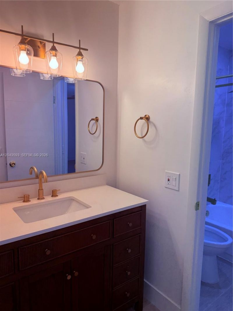 9909 NW 9th St Cir, Unit 4-3, Miami, FL 33172 Photo