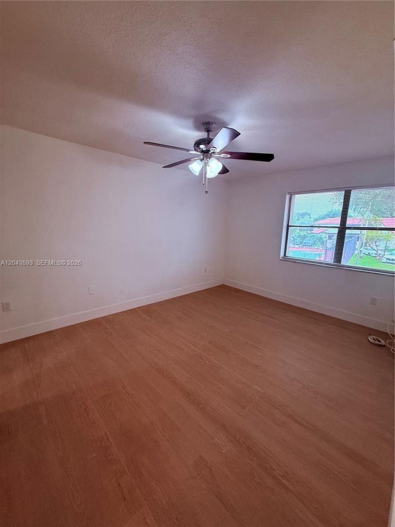 9909 NW 9th St Cir, Unit 4-3, Miami, FL 33172 Photo