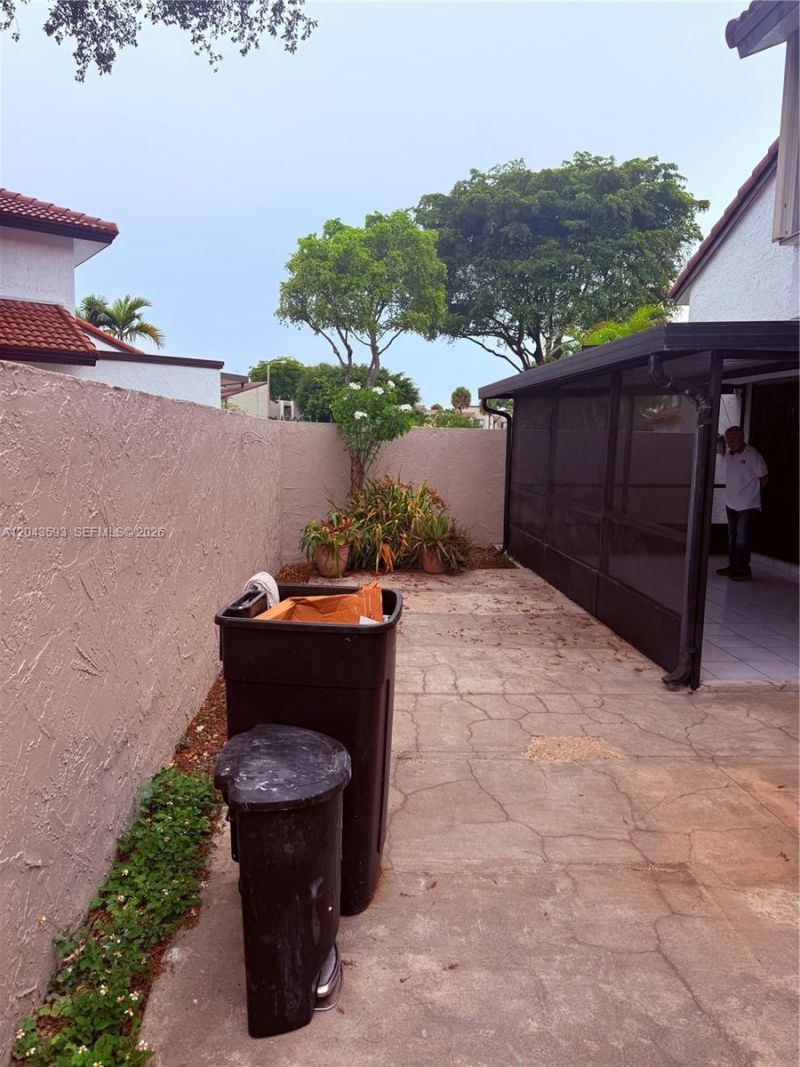 9909 NW 9th St Cir, Unit 4-3, Miami, FL 33172 Photo