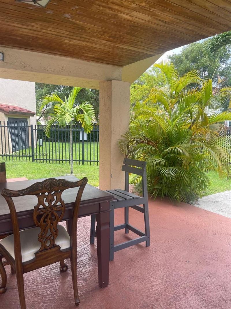 9909 NW 9th St Cir, Unit 4-3, Miami, FL 33172 Photo