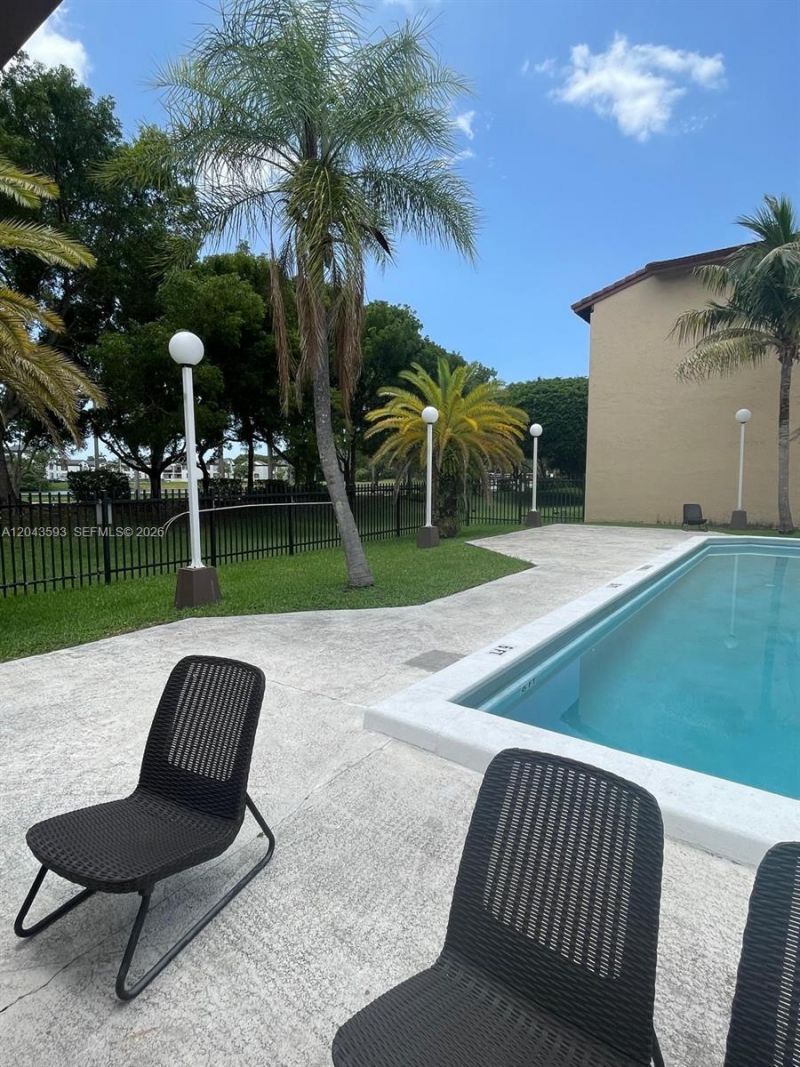 9909 NW 9th St Cir, Unit 4-3, Miami, FL 33172 Photo