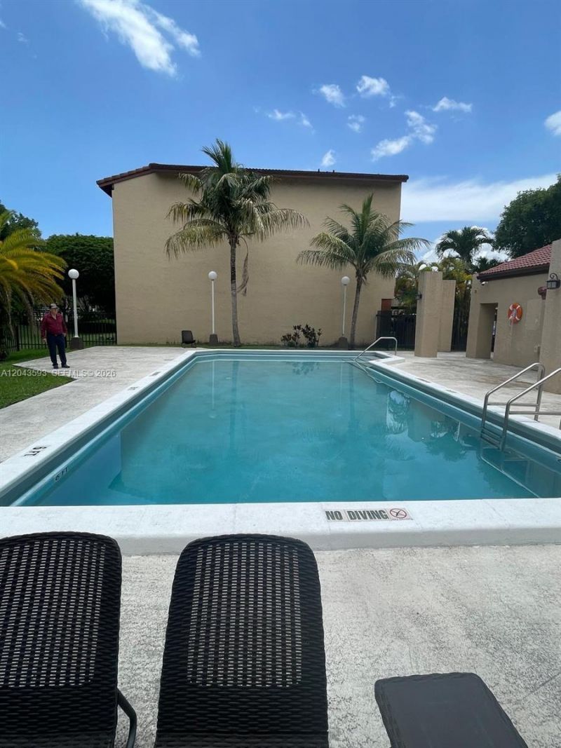 9909 NW 9th St Cir, Unit 4-3, Miami, FL 33172 Photo