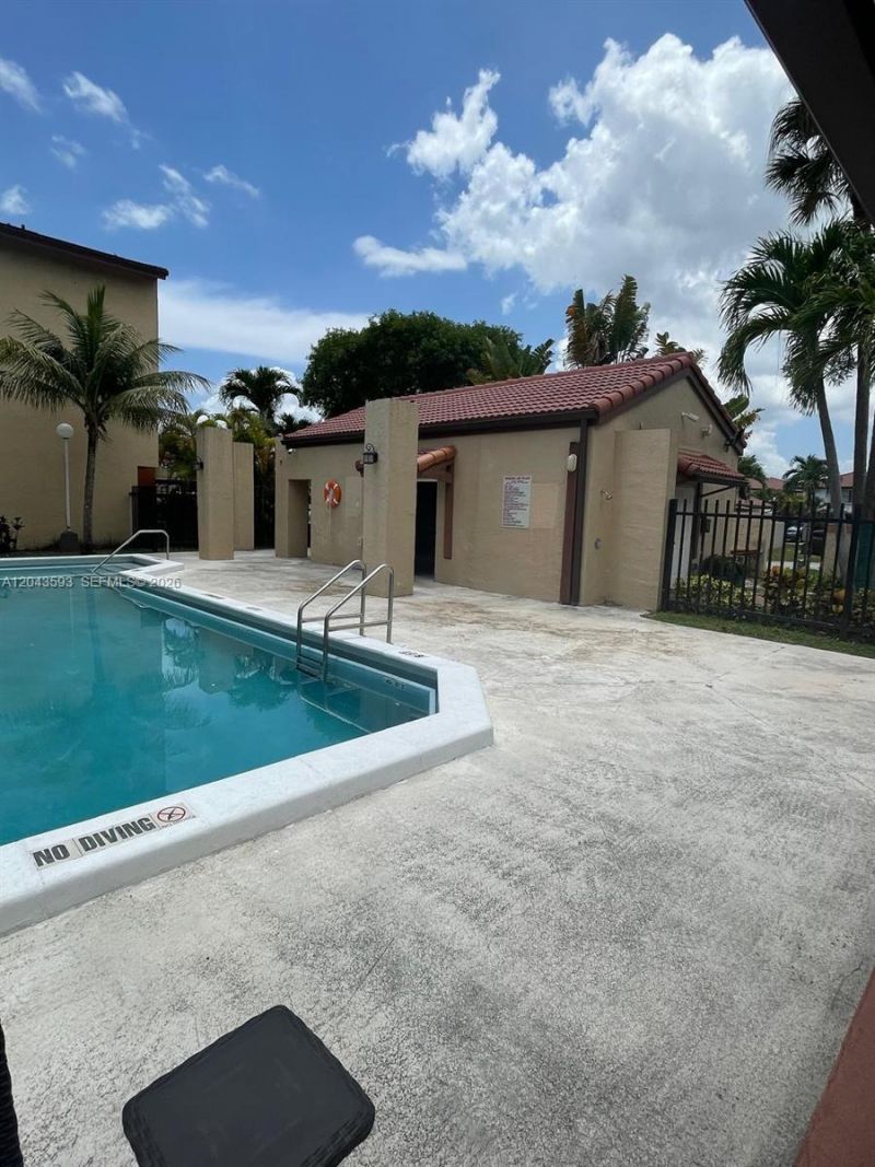 9909 NW 9th St Cir, Unit 4-3, Miami, FL 33172 Photo