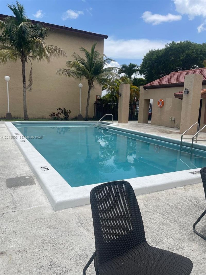 9909 NW 9th St Cir, Unit 4-3, Miami, FL 33172 Photo