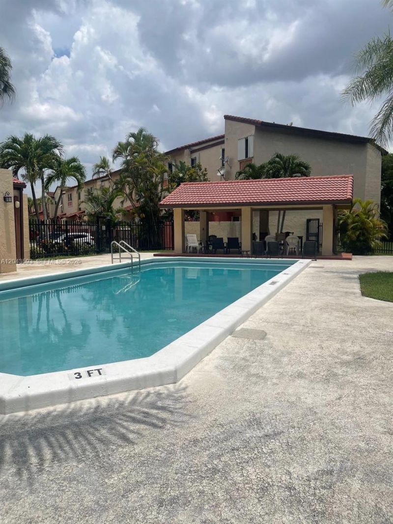 9909 NW 9th St Cir, Unit 4-3, Miami, FL 33172 Photo