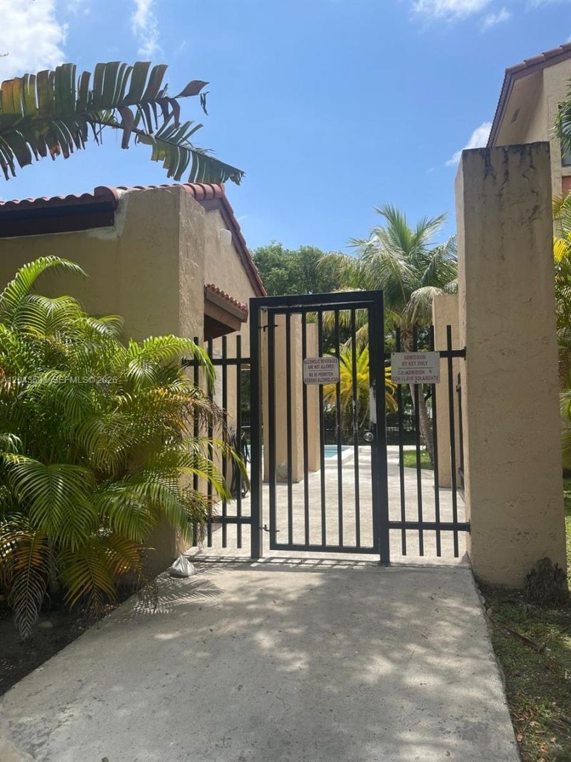 9909 NW 9th St Cir, Unit 4-3, Miami, FL 33172 Photo