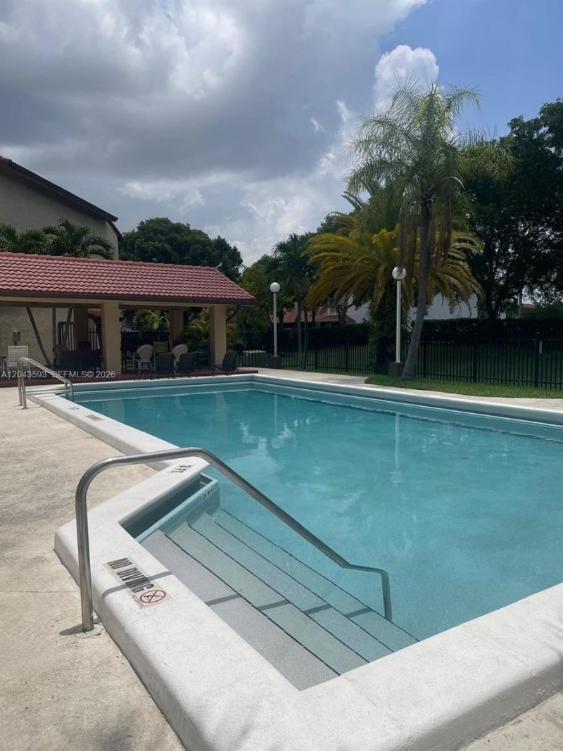 9909 NW 9th St Cir, Unit 4-3, Miami, FL 33172 Photo