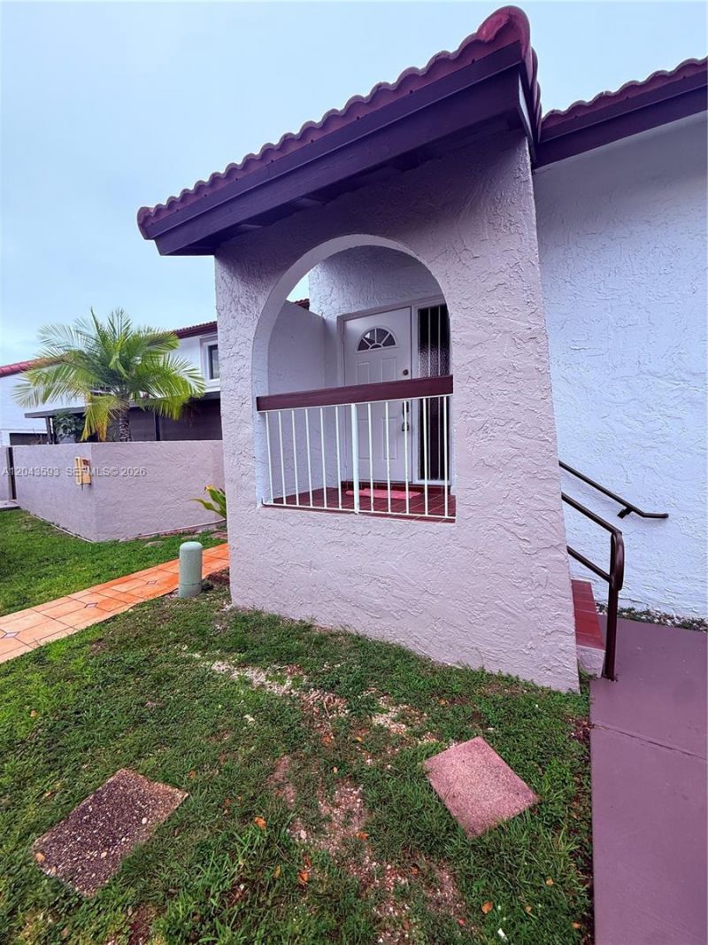 9909 NW 9th St Cir, Unit 4-3, Miami, FL 33172 Photo