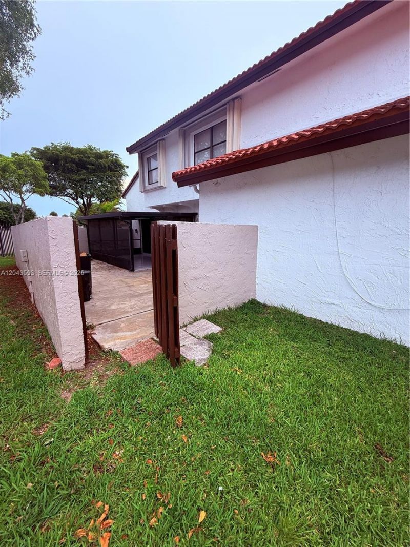 9909 NW 9th St Cir, Unit 4-3, Miami, FL 33172 Photo