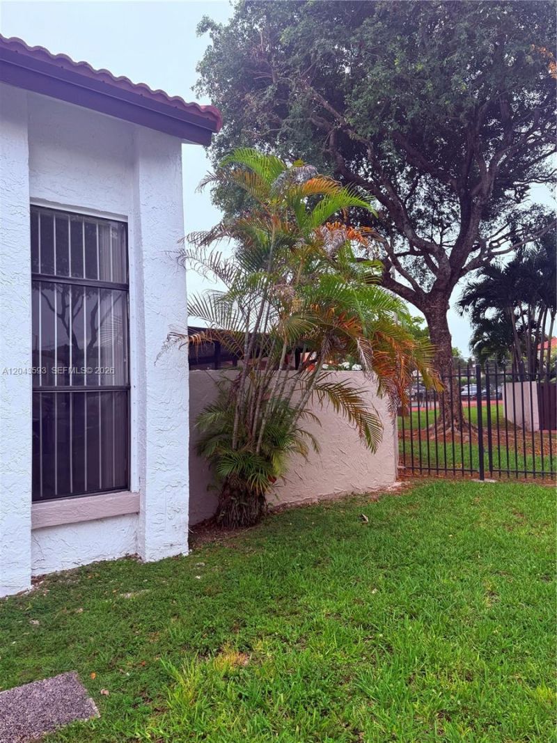 9909 NW 9th St Cir, Unit 4-3, Miami, FL 33172 Photo