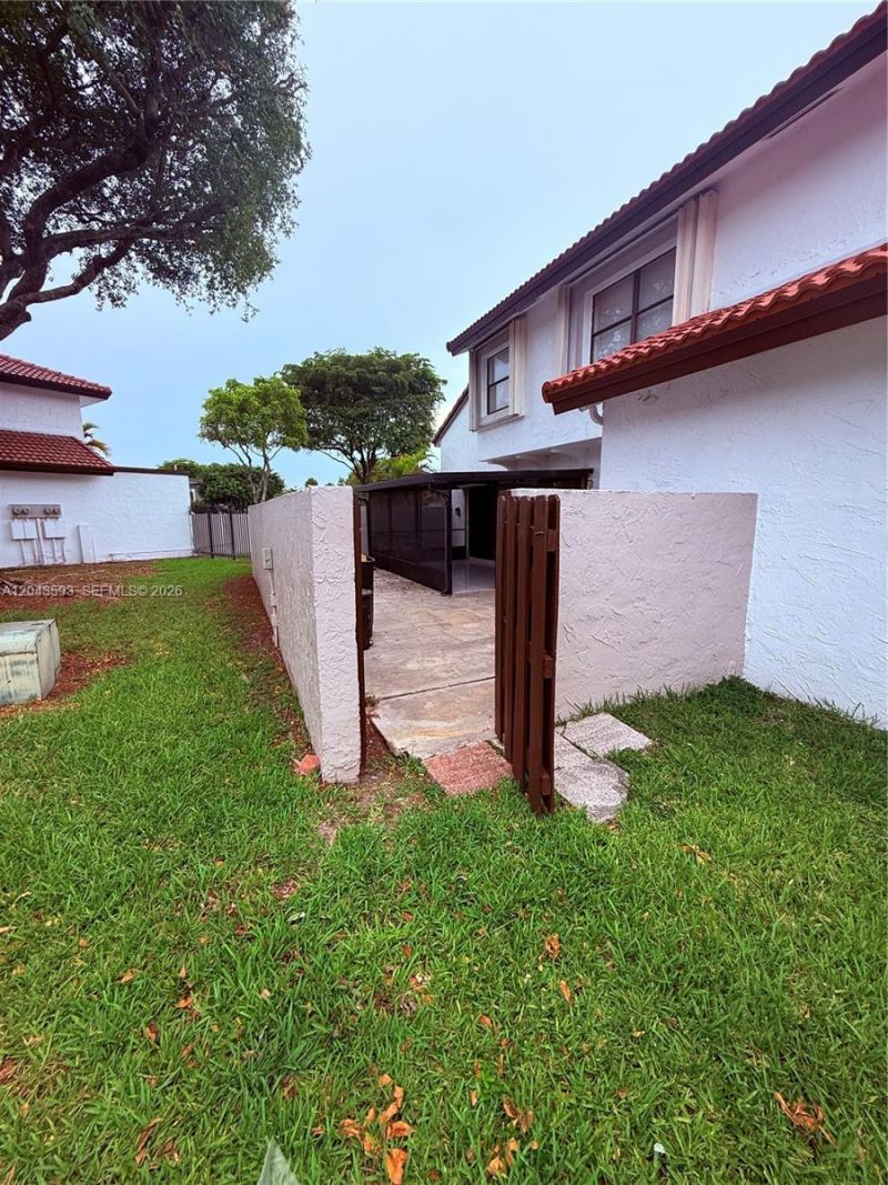 9909 NW 9th St Cir, Unit 4-3, Miami, FL 33172 Photo