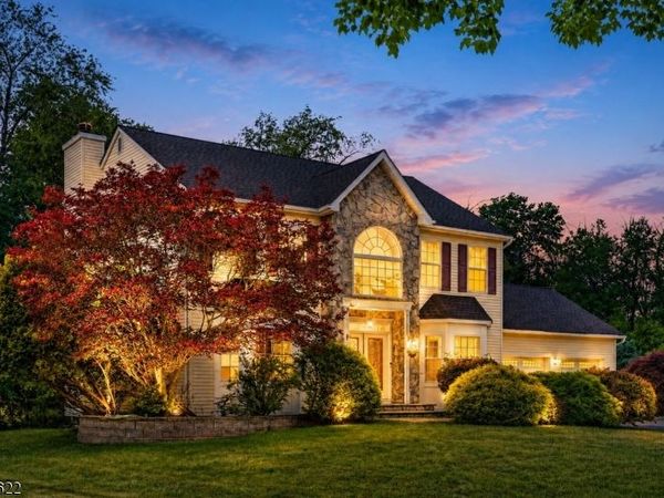 10 Whispering Pines Way, Piscataway, NJ 08854