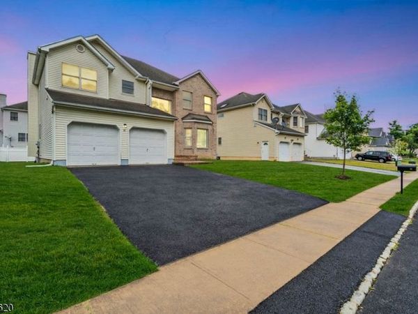 42 Leah Way, Parsippany-Troy Hills, NJ 07054