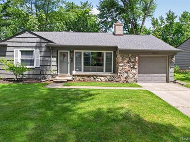 15690 Birwood Avenue, Beverly Hills Vlg, MI 48025