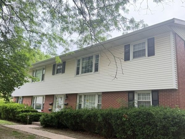 120 CAROLINE Court , Geneva, IL 60134