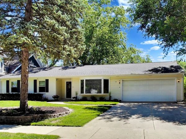 1611 N Fernandez Avenue , Arlington Heights, IL 60004