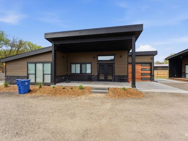 384 W London St, Middleton, ID 83644