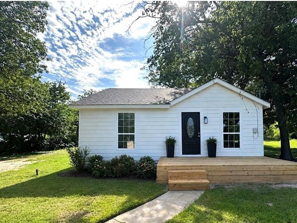 1007 N Lane Street, Comanche, TX 76442