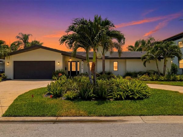 1974 HAWAII AVENUE NE, ST PETERSBURG, FL 33703