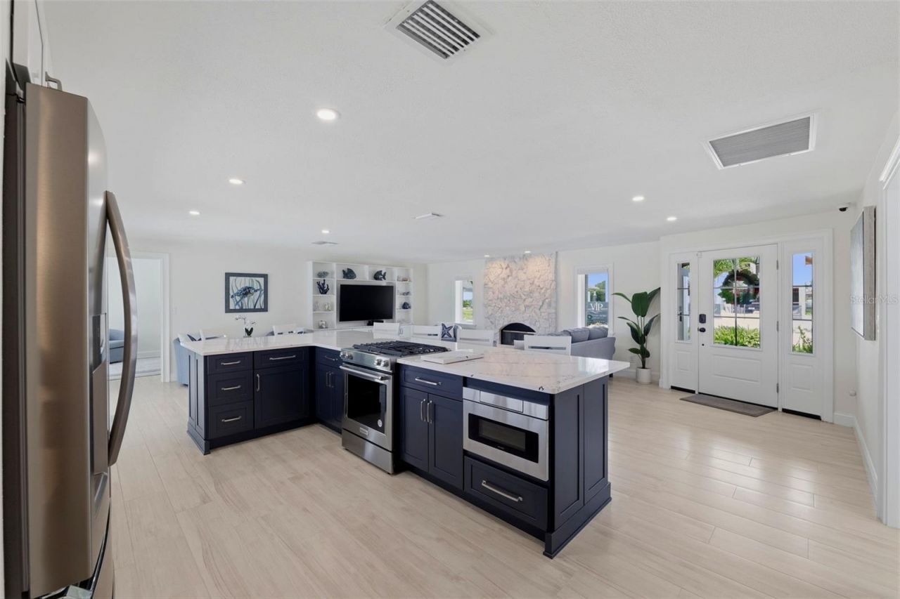 1974 Hawaii Avenue Ne, Saint Petersburg, FL 33703 Photo