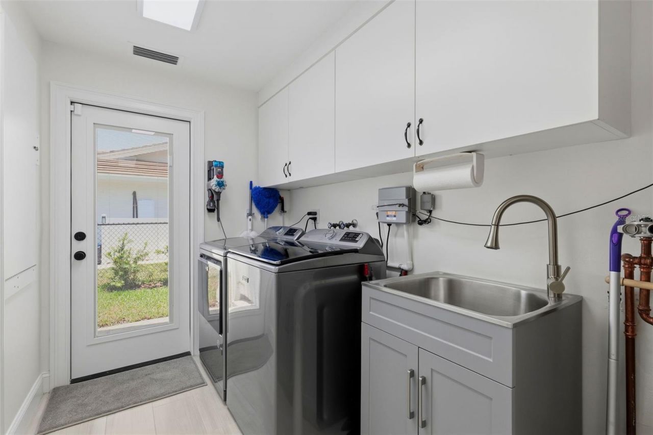 1974 Hawaii Avenue Ne, Saint Petersburg, FL 33703 Photo
