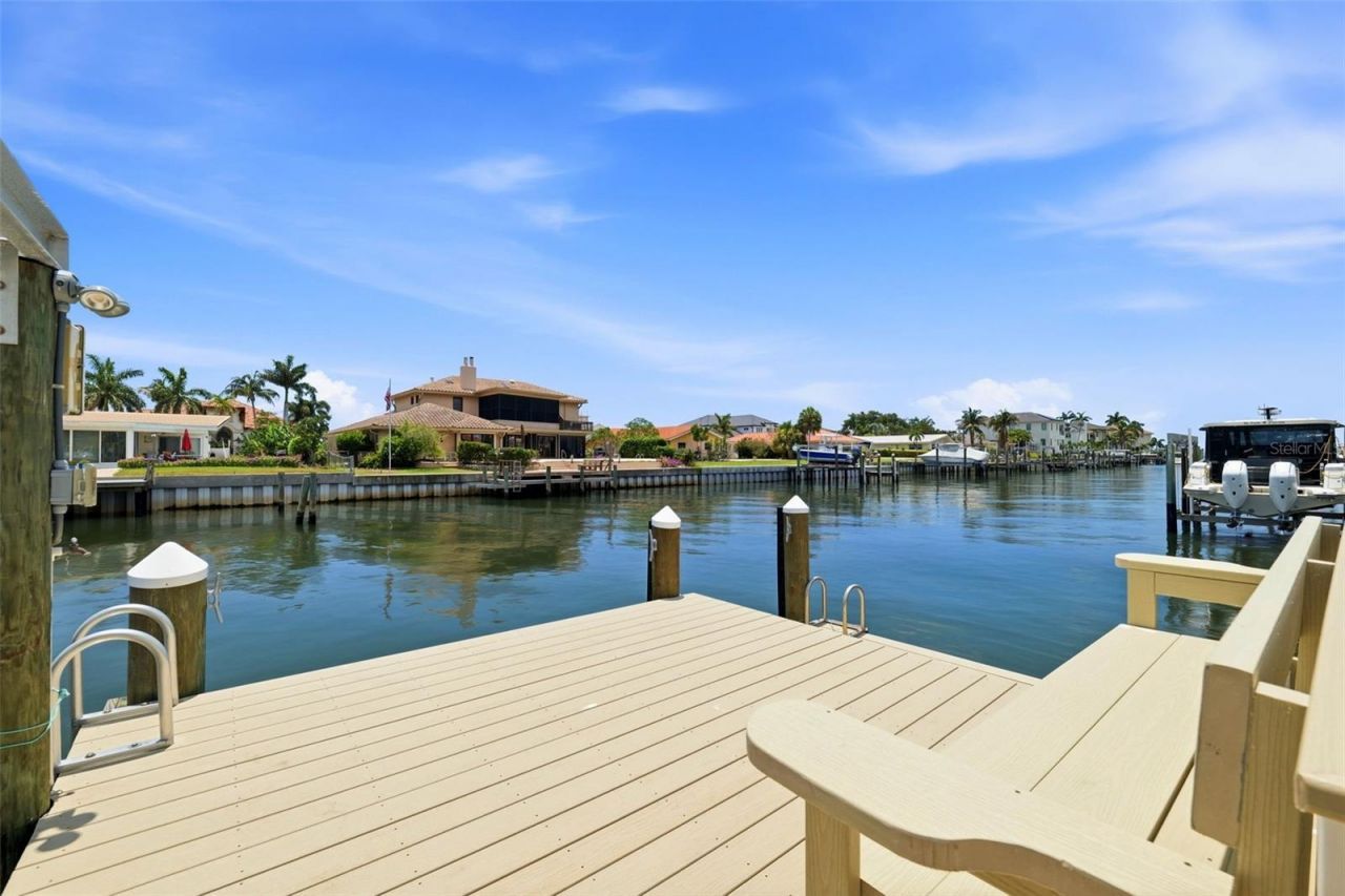 1974 Hawaii Avenue Ne, Saint Petersburg, FL 33703 Photo