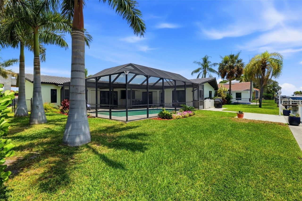 1974 Hawaii Avenue Ne, Saint Petersburg, FL 33703 Photo