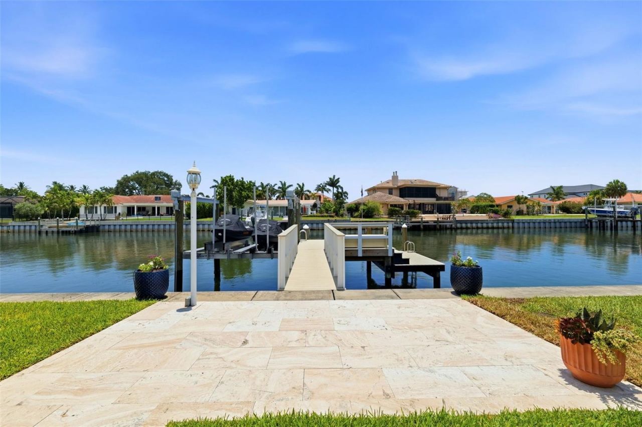 1974 Hawaii Avenue Ne, Saint Petersburg, FL 33703 Photo