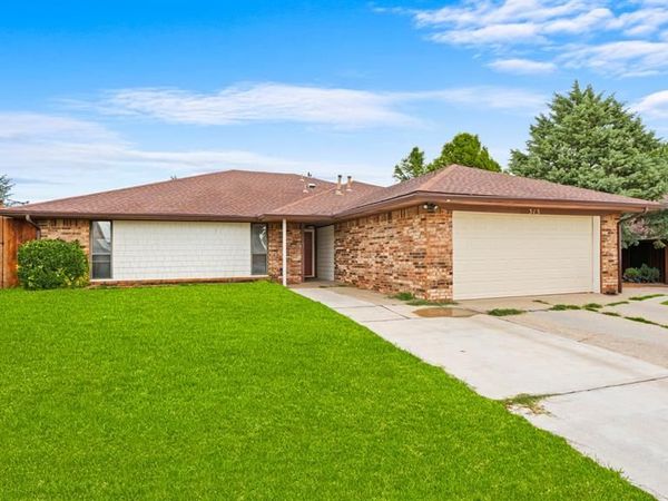 313 E Platt Drive, Yukon, OK 73099