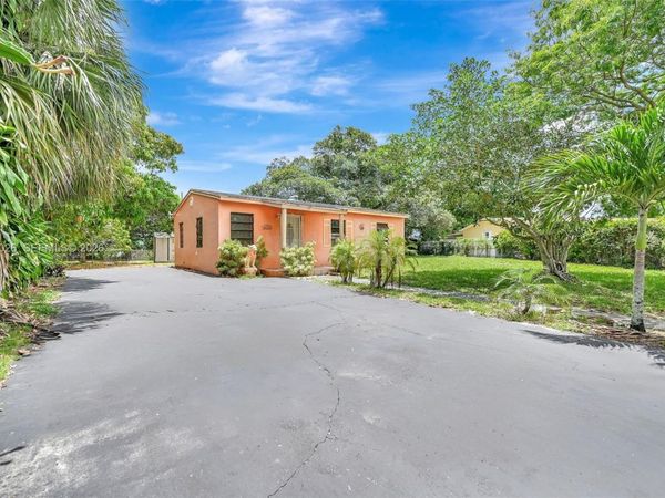 16221 NW 18th Ct , Miami Gardens, FL 33054