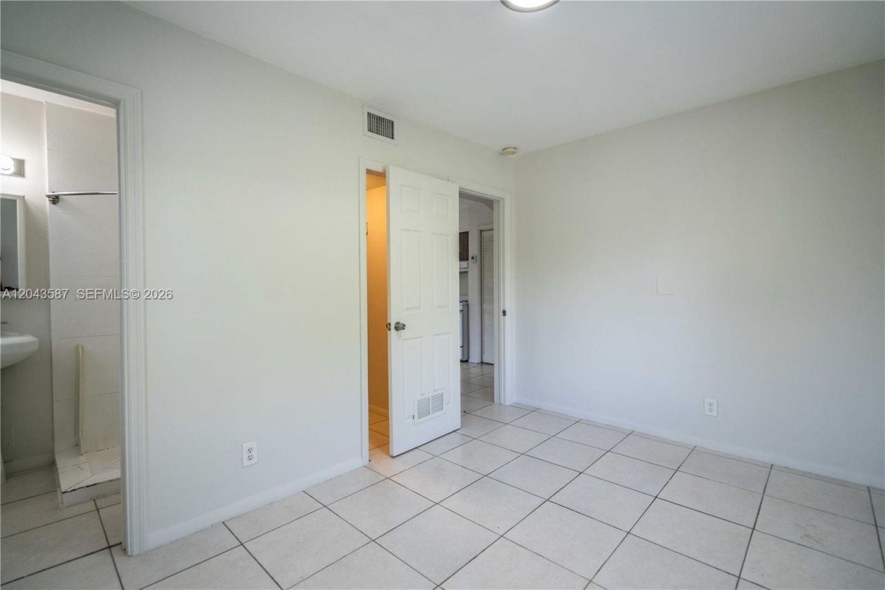 666 NE 80th St , Unit 6, Miami, FL 33138 Photo