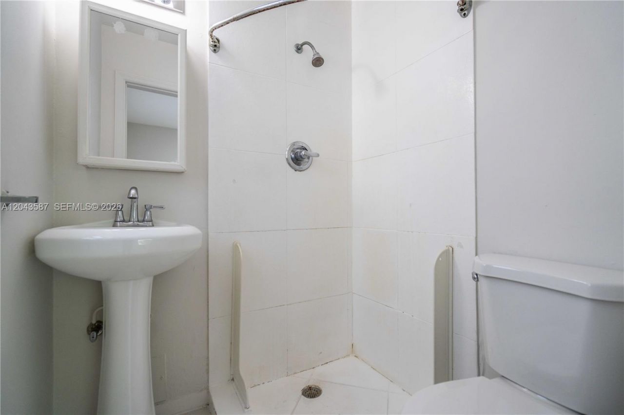 666 NE 80th St , Unit 6, Miami, FL 33138 Photo
