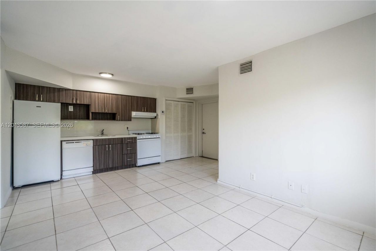 666 NE 80th St , Unit 6, Miami, FL 33138 Photo