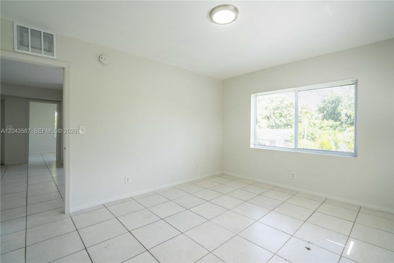 666 NE 80th St , Unit 6, Miami, FL 33138 Photo